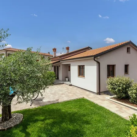 Ajlin With Private Pool Sveti Lovreč Pazenatički