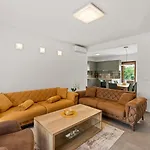 Villa Ajlin With Private Pool