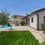 Ajlin With Private Pool Villa *