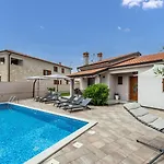Villa Ajlin With Private Pool
