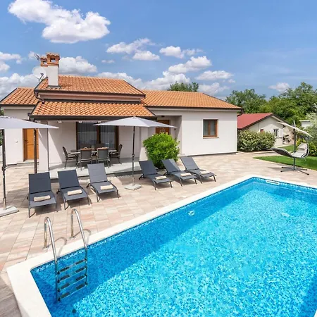 Ajlin With Private Pool Sveti Lovreč Pazenatički
