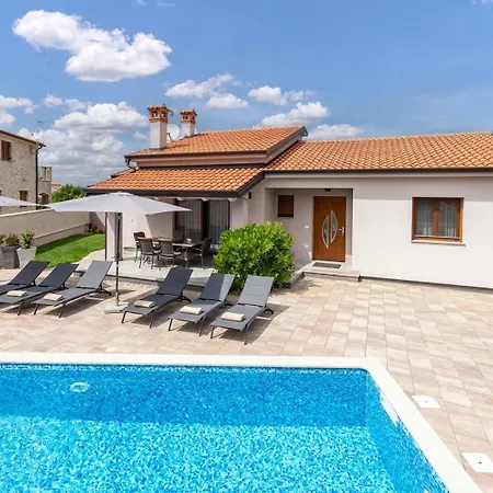Ajlin With Private Pool Villa Sveti Lovreč Pazenatički