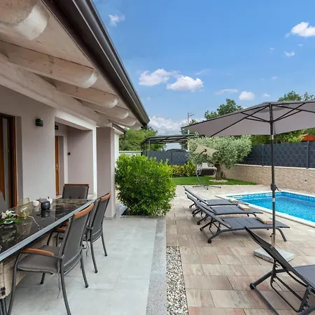 Villa Ajlin With Private Pool