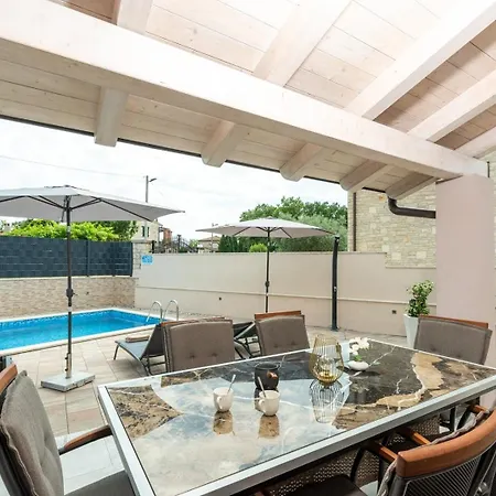 Villa Ajlin With Private Pool