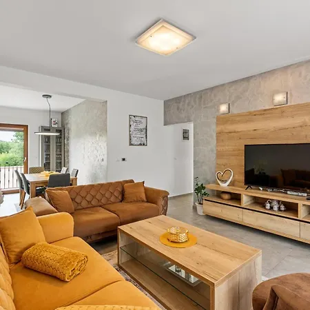 Villa Ajlin With Private Pool Sveti Lovreč Pazenatički