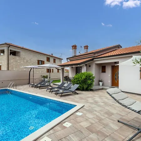 Villa Ajlin With Private Pool